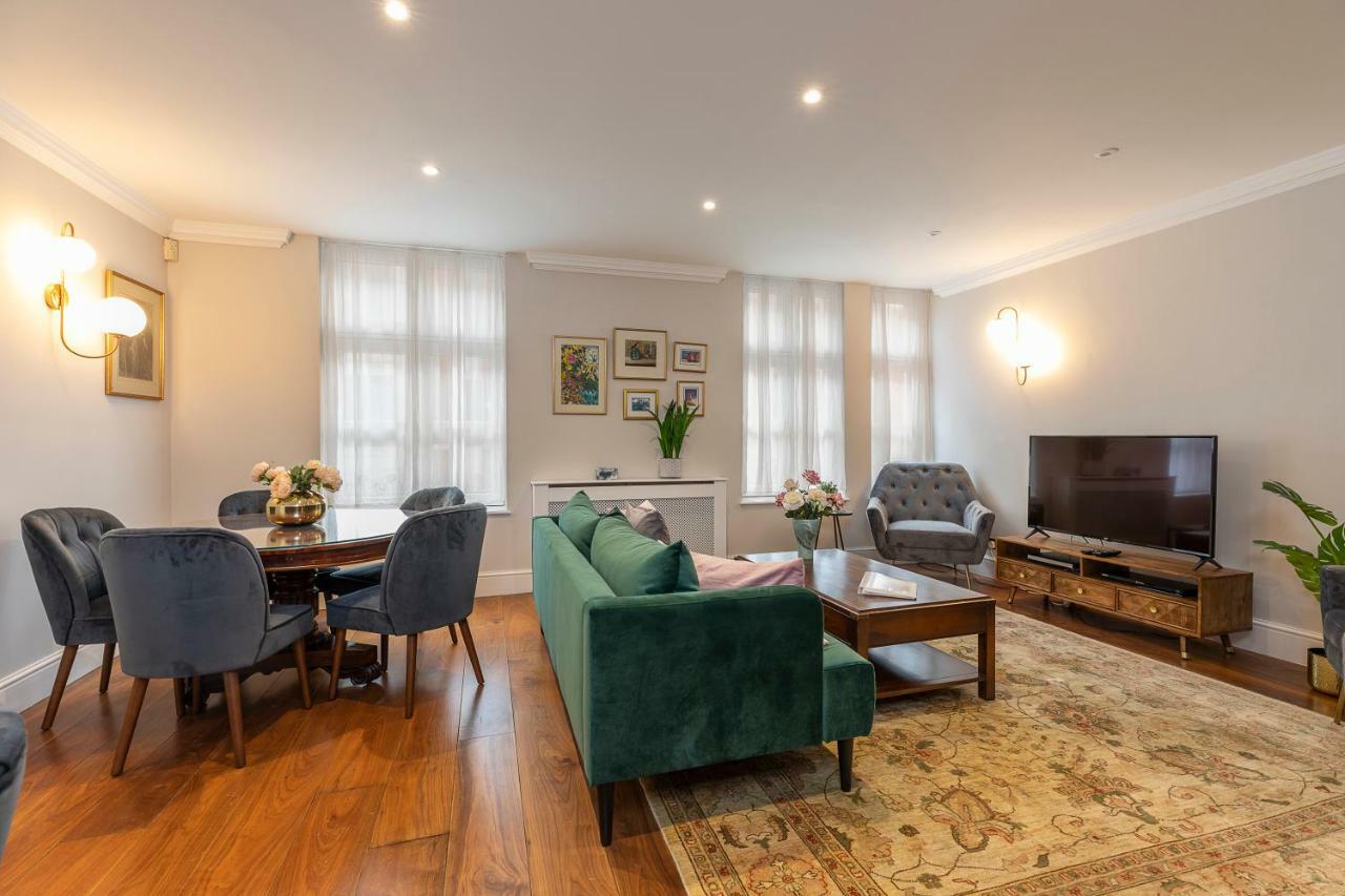 Appartamento Joivy Beautiful 2 Bed Apt In The Heart Of Mayfair, Close To Tube Londra Esterno foto