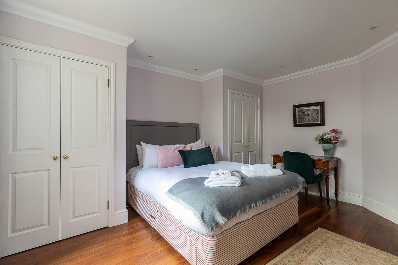 Appartamento Joivy Beautiful 2 Bed Apt In The Heart Of Mayfair, Close To Tube Londra Esterno foto