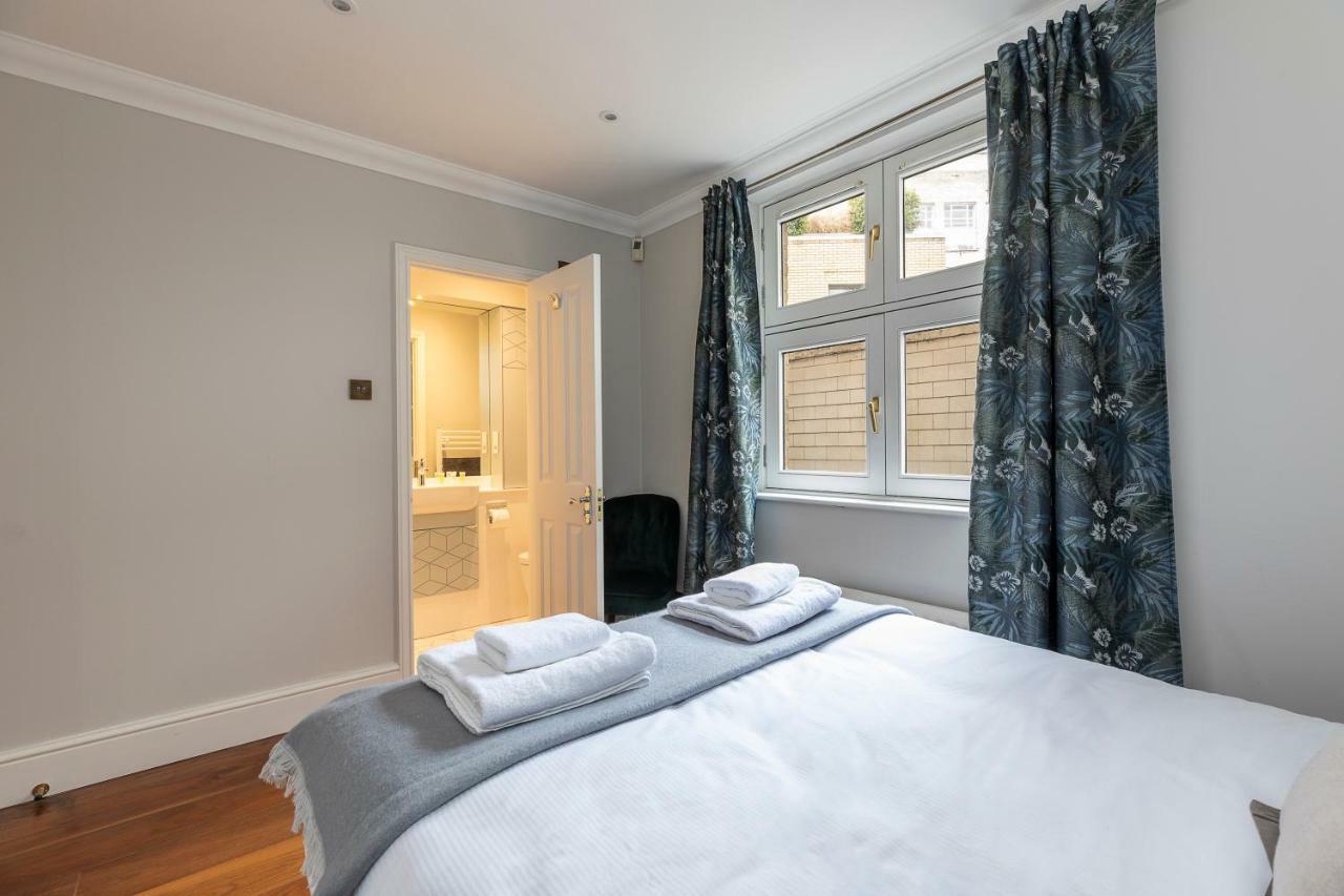 Appartamento Joivy Beautiful 2 Bed Apt In The Heart Of Mayfair, Close To Tube Londra Esterno foto