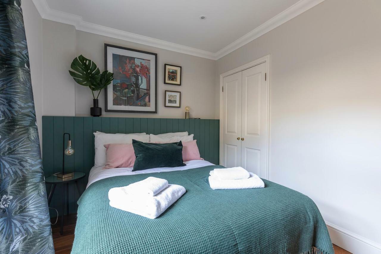 Appartamento Joivy Beautiful 2 Bed Apt In The Heart Of Mayfair, Close To Tube Londra Esterno foto