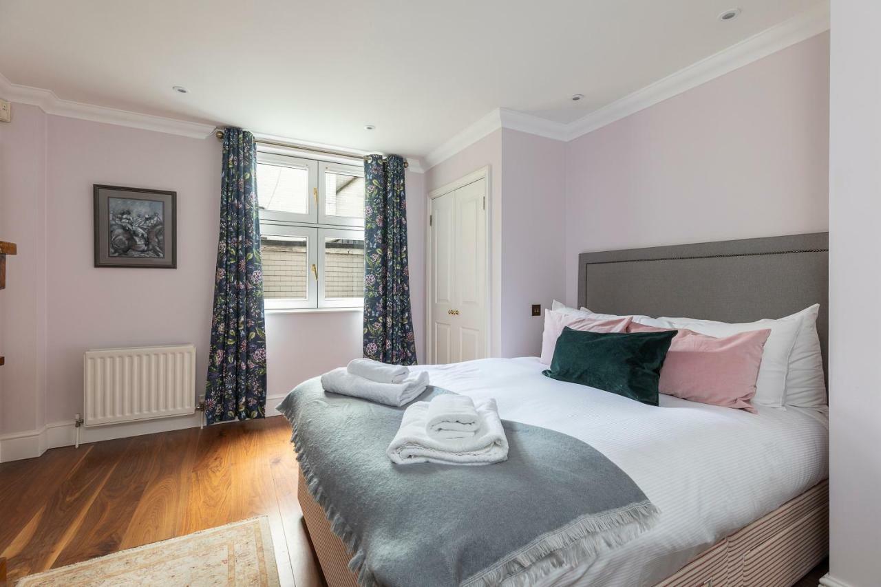 Appartamento Joivy Beautiful 2 Bed Apt In The Heart Of Mayfair, Close To Tube Londra Esterno foto